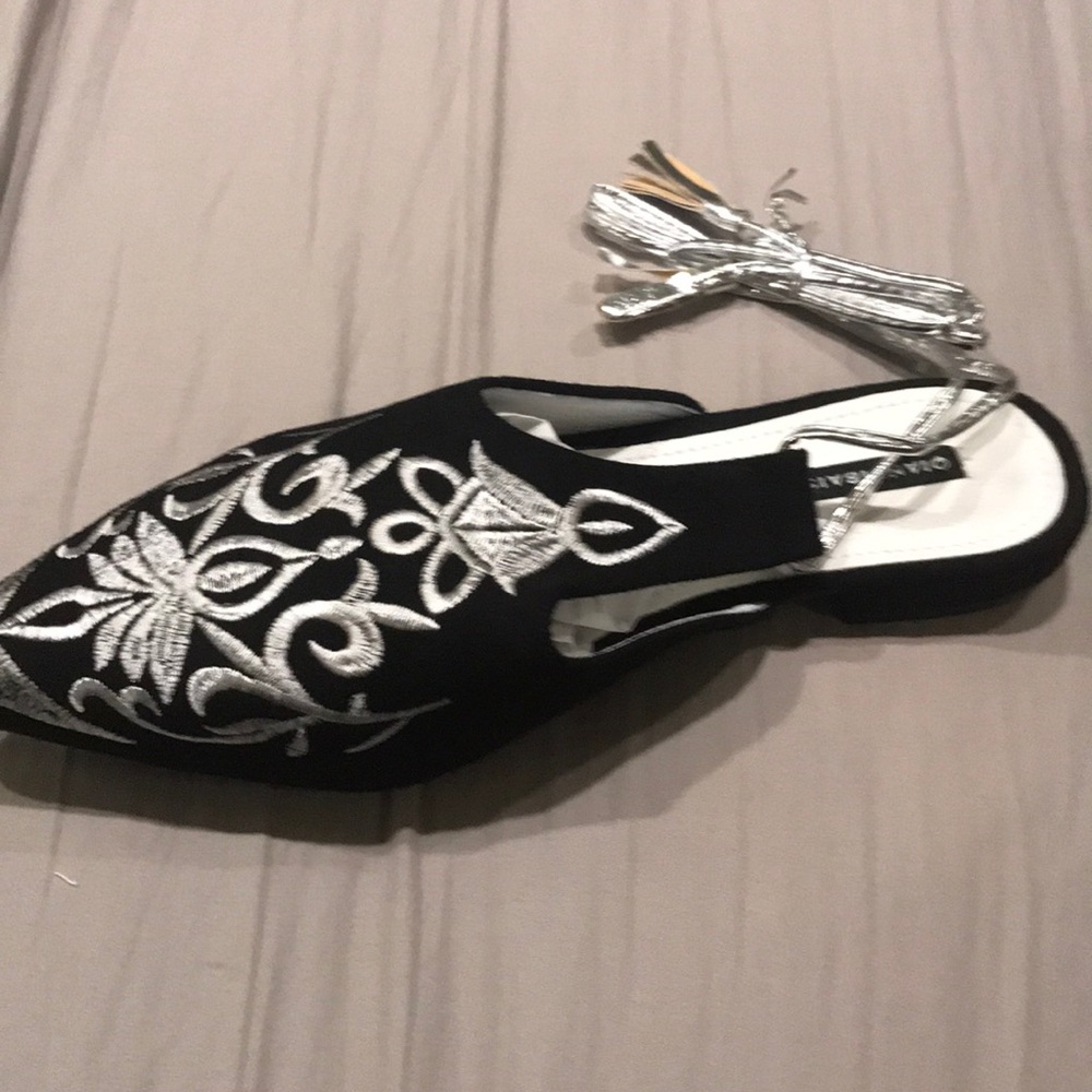 Flat suede shoe